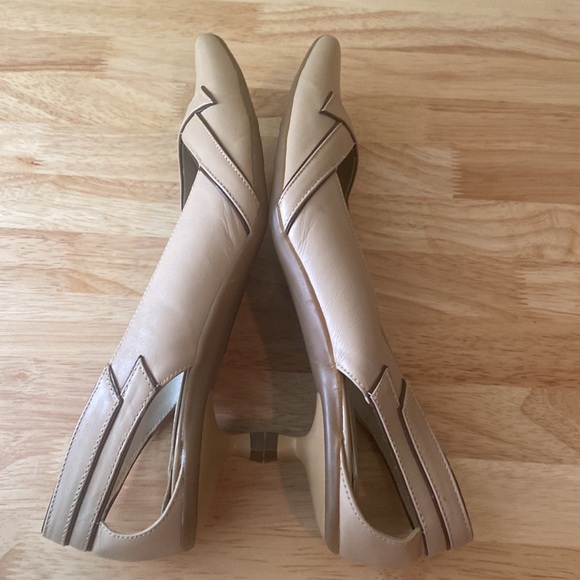 Kenneth Cole Kitten Heel Pointy Toe Leather Heel Shoes - Picture 6 of 11